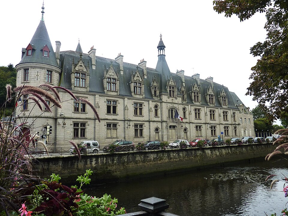 Préfecture du Finistère au bord de l’Odet à Quimper